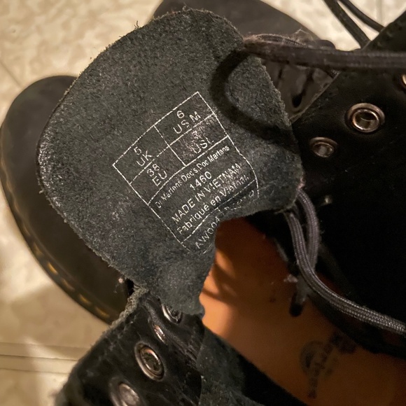 Dr Martens Women’s 1460 Greasy Leather Boots - Picture 7 of 12